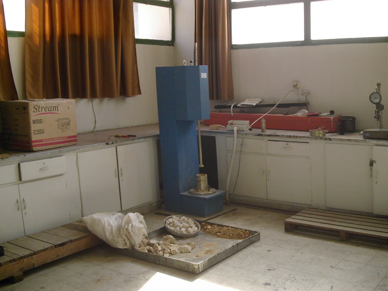 Attrezzature da laboratorio per l'analisi del suolo