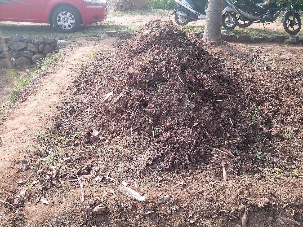 Pila di fertilizzante compost organico