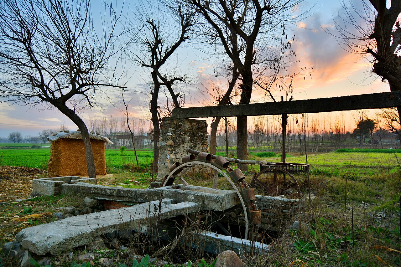 Pozzo come fonte d'acqua per l'irrigazione dei campi circostanti