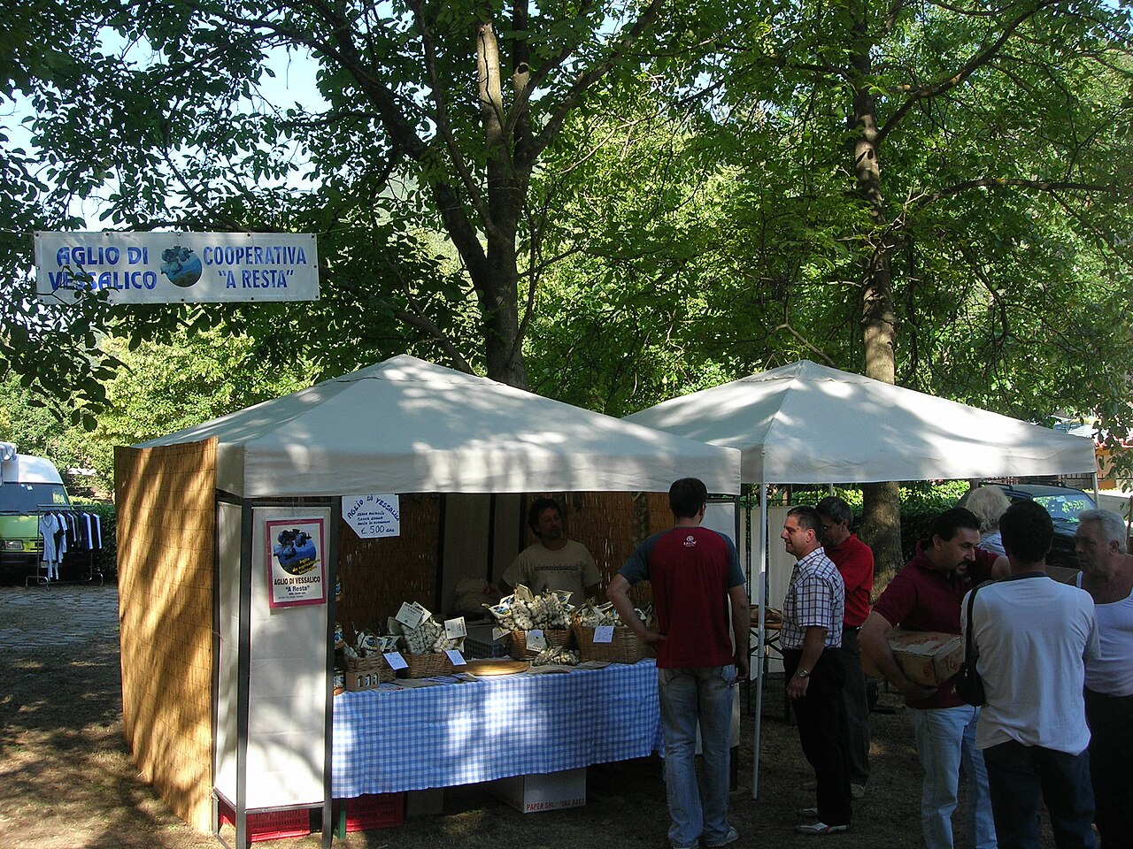 Banco di mercato di una cooperativa di nocciole italiana